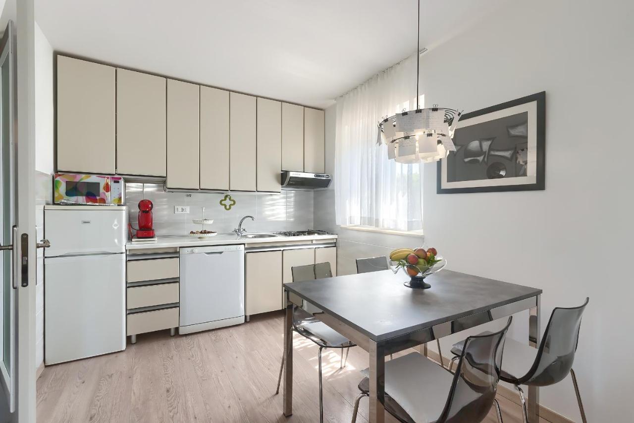 Apartments Palm View Ровинь Экстерьер фото