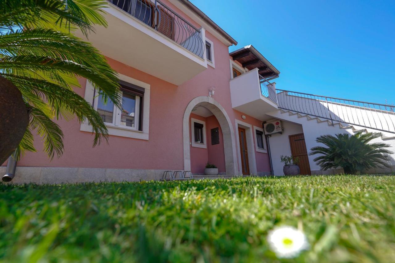 Apartments Palm View Ровинь Экстерьер фото