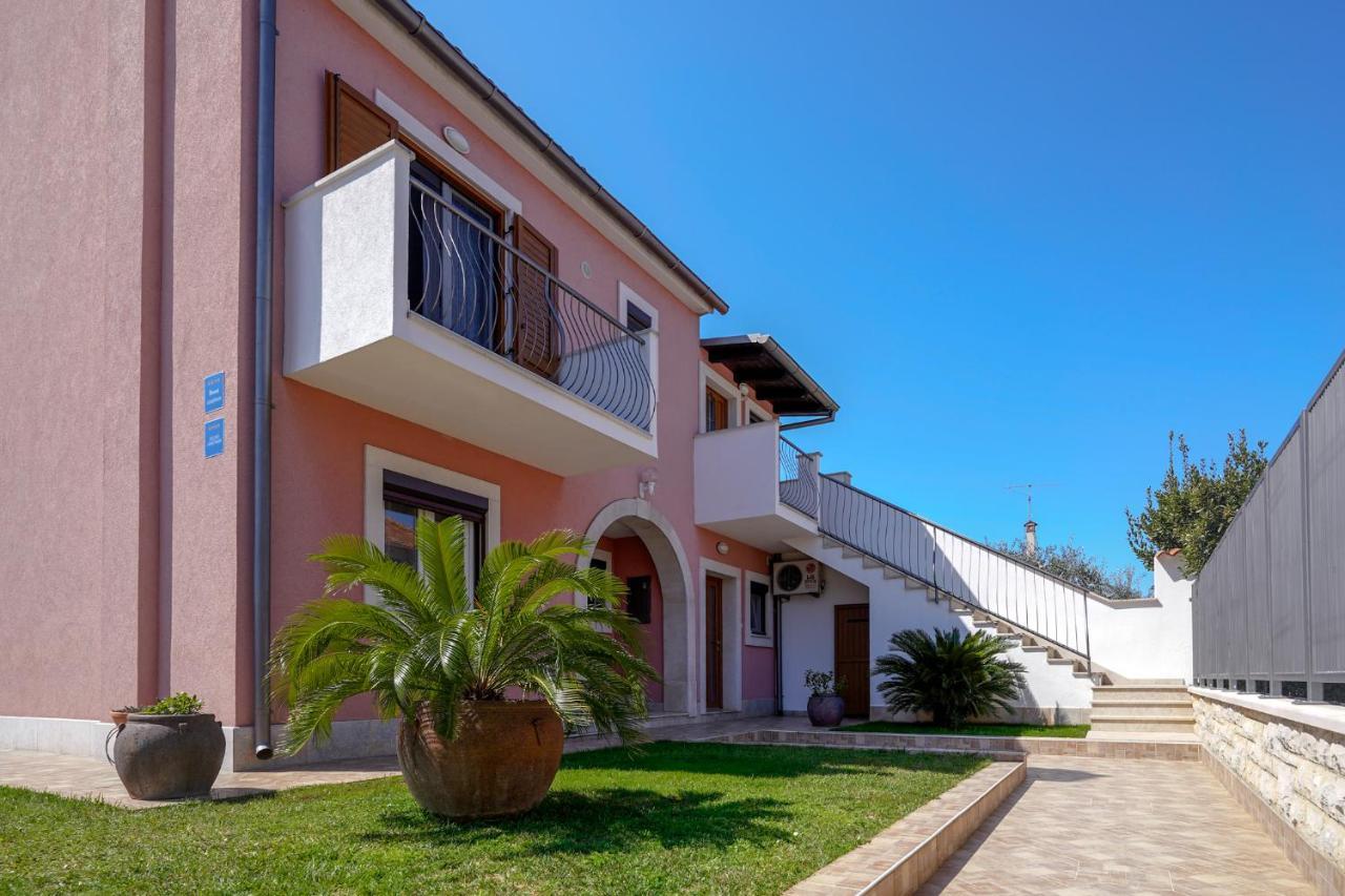 Apartments Palm View Ровинь Экстерьер фото