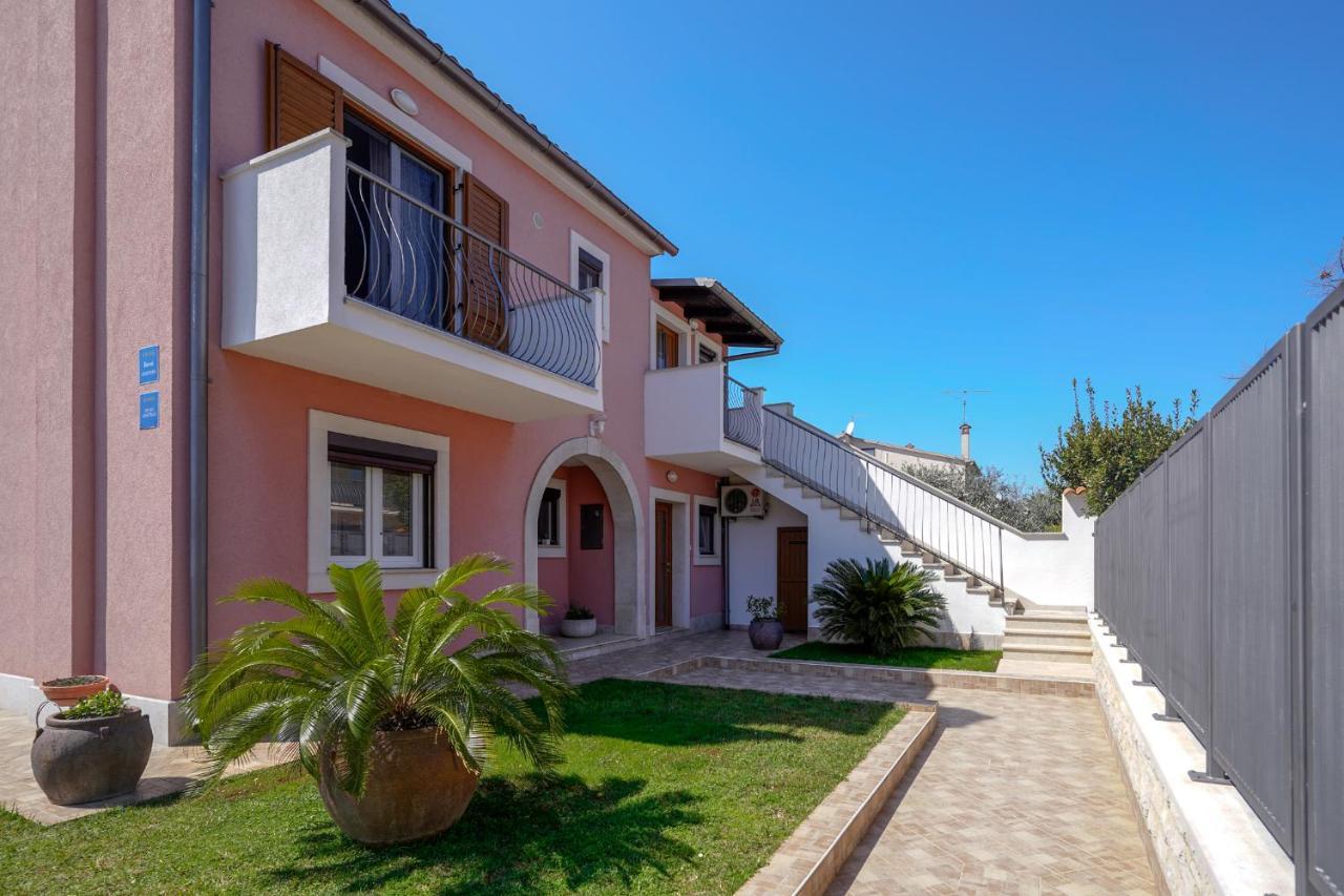 Apartments Palm View Ровинь Экстерьер фото